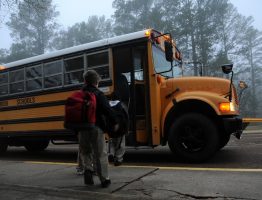 Quel mode de transport pour votre enfant : car scolaire ou taxi ?