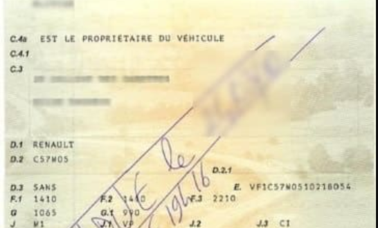 Carte grise barrée : peut-on rouler avec et combien de temps ?