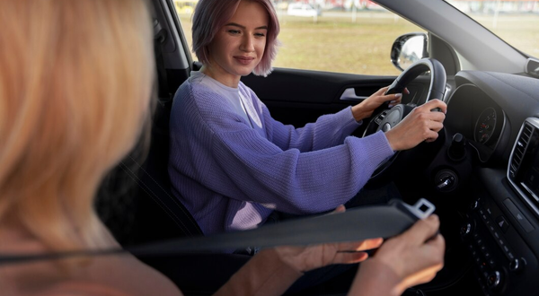 Mise en main d&rsquo;une voiture de sport : expliquer les modes de conduite