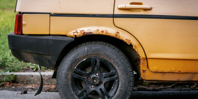 Carrosserie : comment utiliser un stylo de retouche sur les éclats de peinture?