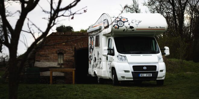 Camping-car : le guide de l&rsquo;entretien mécanique pour partir tranquille